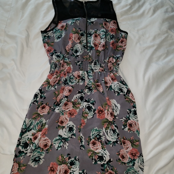 Gray floral Dress Size8 with netting sleeves - Picture 8 of 13
